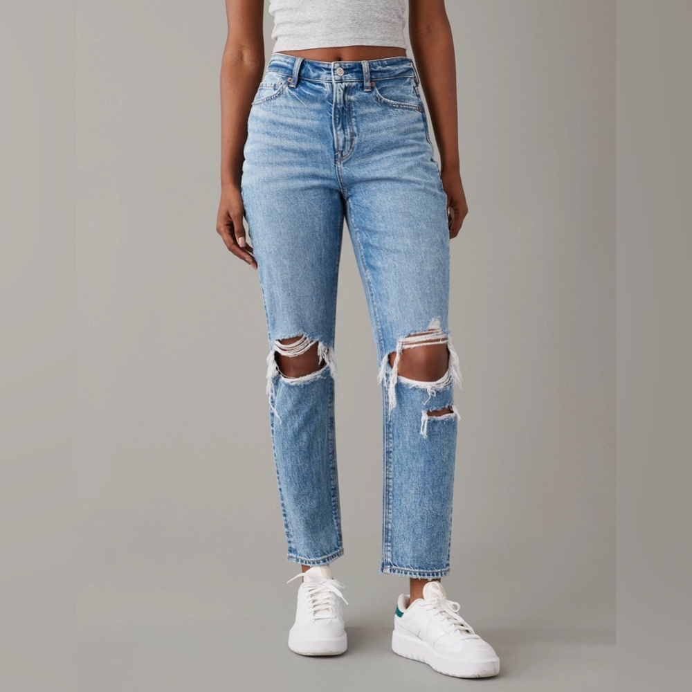 American Eagle Ripped Strigid Mom Jean, Size 10S, Blown out Blue